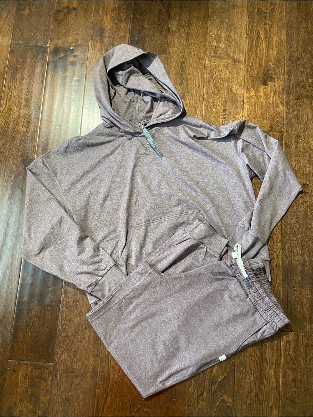 Vuori Women's Halo Modern Pullover Hoodie & performance joggers Huckleberry